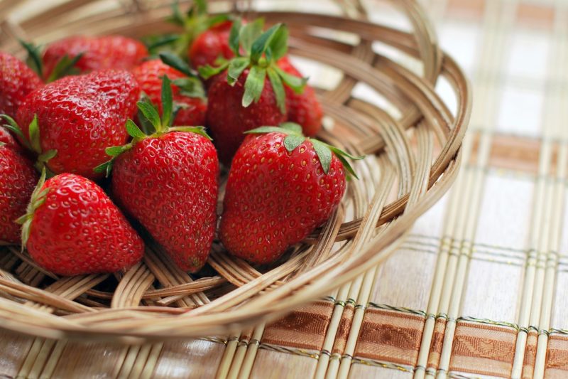 strawberries 1528477258