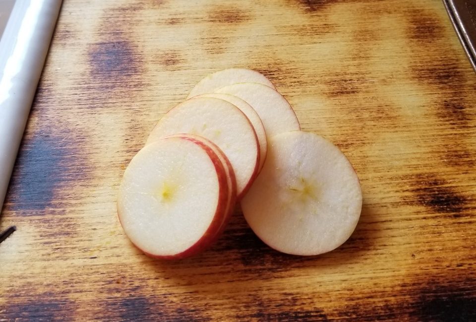 sliced apples for ornaments e1542484167794